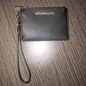 Micheal Kors Wristlet Travel Jet Set